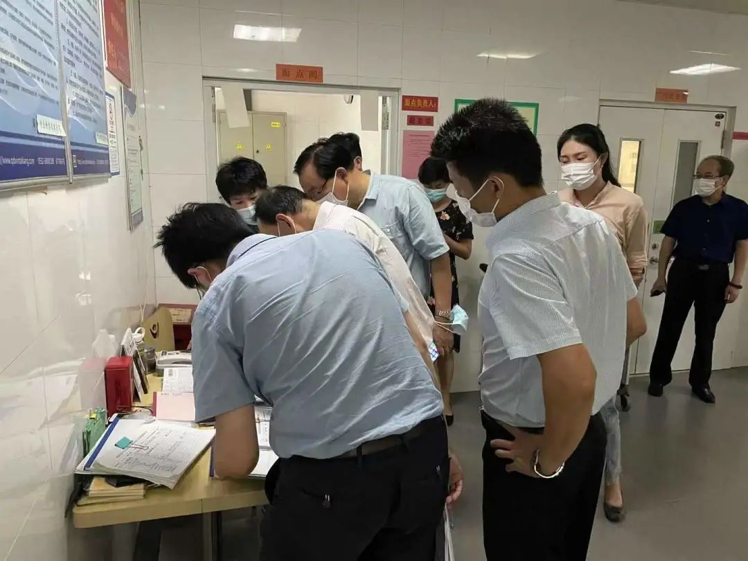 市纪委检查组深入青岛新万增养老院开展食品安全监督检查